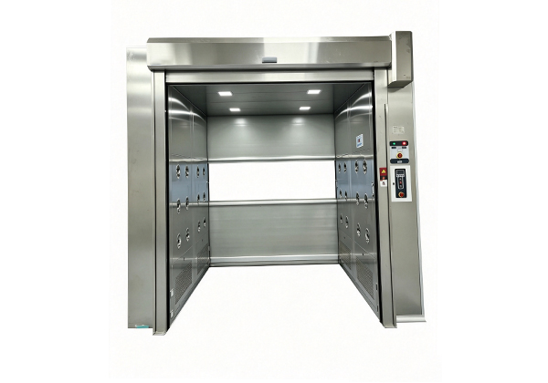 Pharmaceutical cleanroom air shower for personnel entry