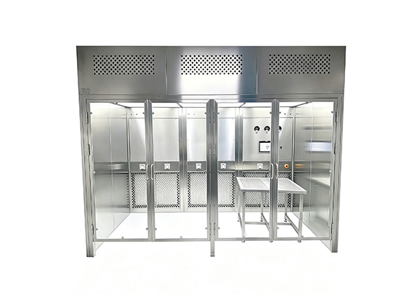 Pharmaceutical dispensing booth for powder containment